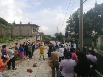 Habitantes de Cuatlimax cierran clínica del IMSS tras tres años sin médico