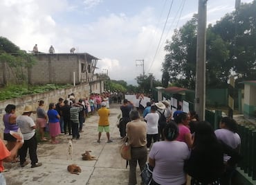 Habitantes de Cuatlimax cierran clínica del IMSS tras tres años sin médico