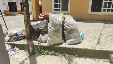 Exigen al alcalde de Calnali restablecer servicio de recolección de basura