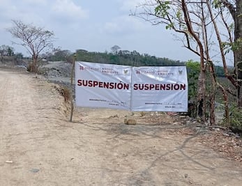 “A huevo vamos a seguir tirando”, alcalde de Jaltocán defiende basurero clandestino en Huejutla