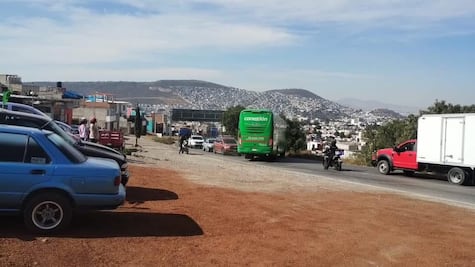 Vecinos bloquean el Corredor de la Montaña para denunciar despojo