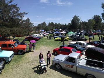Organizan exposición de autos clásicos y hot roads