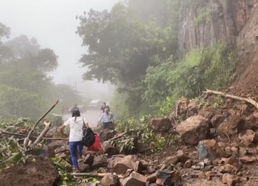 Derrumbe en la Cuesta de Huautla bloquea camino para Atlapexco