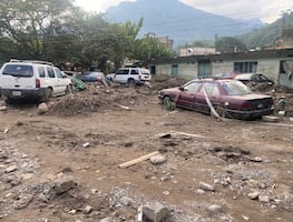 Transportistas de la Sierra Otomí-Tepehua llevan cuatro toneladas de ayuda a familias afectadas por el fenómeno Priscilla
