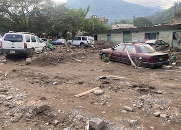 Transportistas de la Sierra Otomí-Tepehua llevan cuatro toneladas de ayuda a familias afectadas por el fenómeno Priscilla