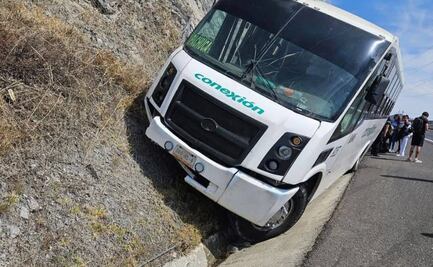 Autobús cae a una cuneta en la carretera Pachuca-Tulancingo