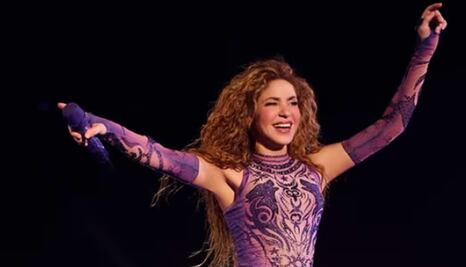 Shakira despierta preocupación entre sus fans por su manera de caminar en concierto 