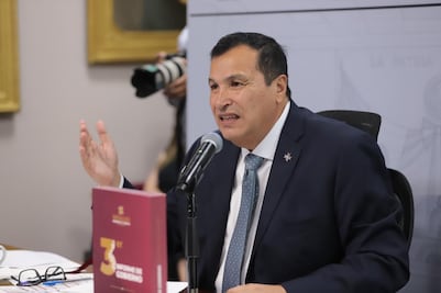 Se mantiene ficha roja contra excontralor Cesar N; definirá situación legal en EU a finales de enero de 2026