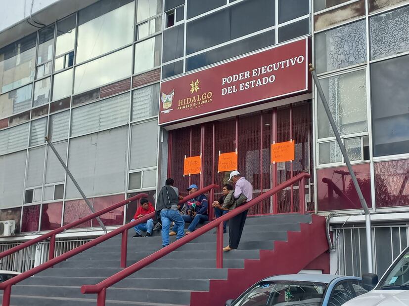 Pobladores de Ixmiquilpan exigen obra pública en Palacio de Gobierno | Foto: Miriam Áviles