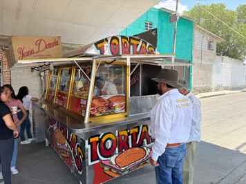Villa de Tezontepec reparte 45 mil tortas en una fiesta histórica del Día del Tortero