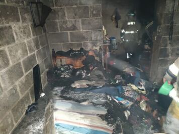 Buscaba ahuyentar los mosquitos e incendia su vivienda en Huejutla