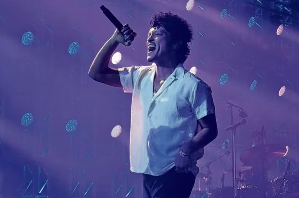 Bruno Mars apoya decisión de tener a Bad Bunny en el Super Bowl LX. Foto: Televisa Univisión