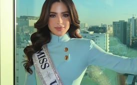 Fátima Bosch se desploma durante desfile en Ecuador 