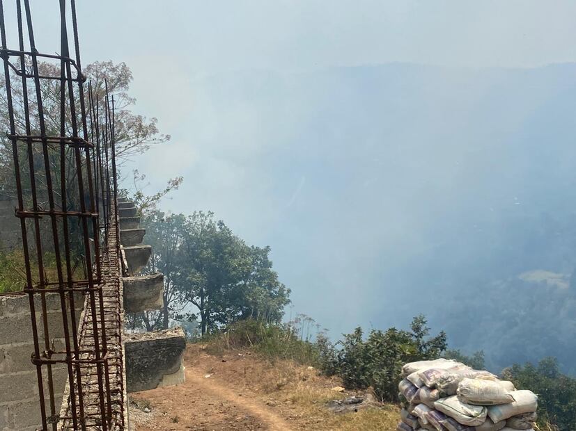 Pese a persistencia en reactivar incendios, se combatieron en su totalidad en Acaxochitlán | Foto: Especial