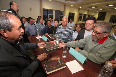 Arzobispo emérito de Tulancingo presenta su libro y llama a una iglesia más activa