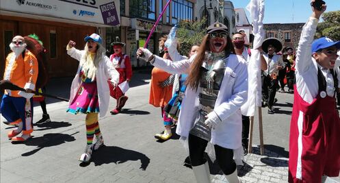 Agradecen payasos ejercer su oficio de hacer reír a la gente