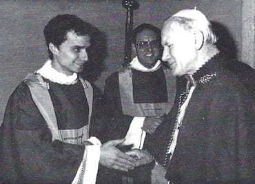 Robert Prevost tiene notable trayectoria en la Iglesia Católica