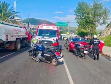 Policías de Pachuca apoyan a mujer en labor de parto; fue trasladada al Hospital Materno