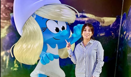 ¿Quién es Fer Navarro, la artista hidalguense que dará voz a Pitufina?