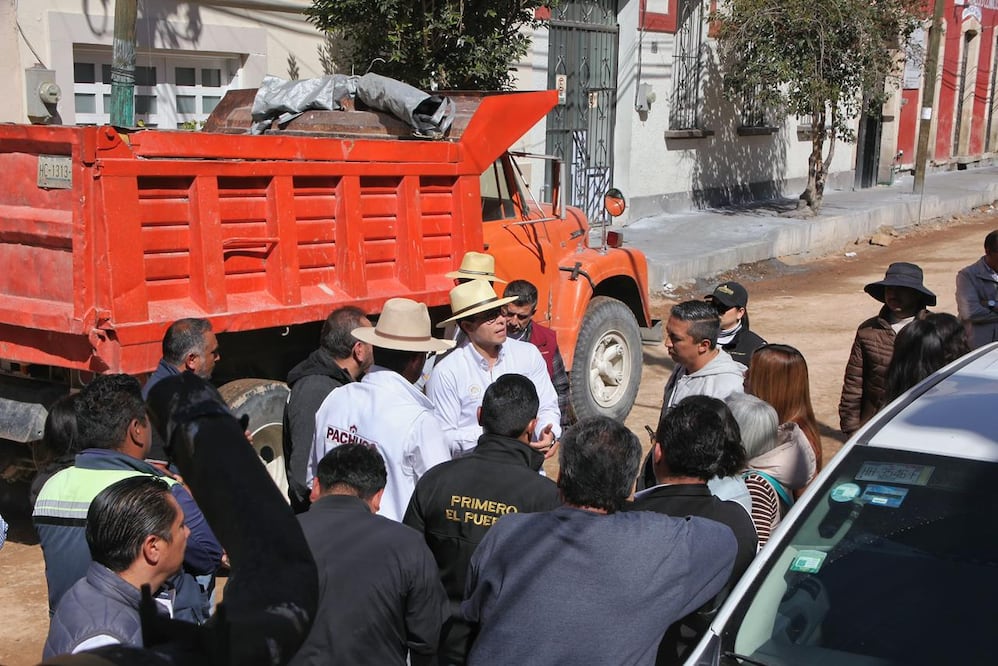 Vecinos urgen a concluir obras en calle de Arista I Foto: Especial