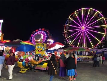 Bomberos y Protección Civil refuerzan vigilancia en Feria de la Nochebuena en Huejutla