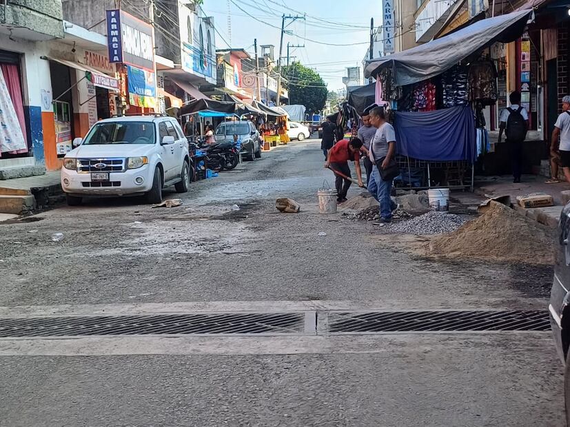 Cierre de la avenida México genera molestias entre automovilistas en Huejutla | Foto: francisco Bautista