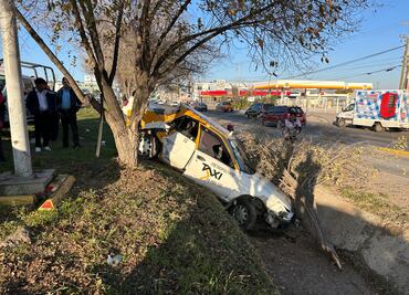 Vuelca taxi sobre la México-Pachuca