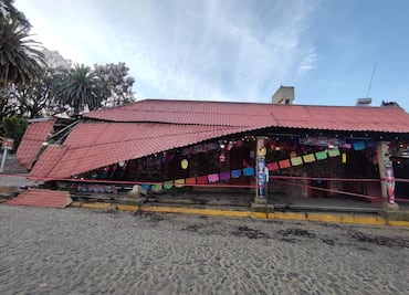 Autobús se impacta contra establecimiento en Huasca de Ocampo