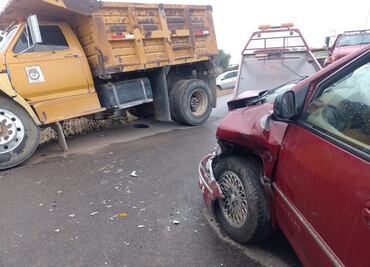 Transportistas cierran vialidad por choque en Doxey