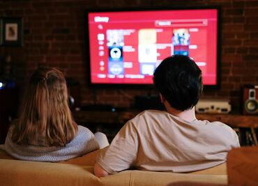 Los riesgos asociados con el consumo excesivo de tv, según expertos
