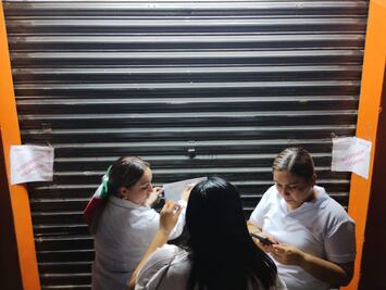 Colocan sellos de suspensión temporal en comercio que vendía alcohol