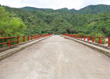 Colapsa parte de un puente en Huasca de Ocampo; comunidades quedan incomunicadas