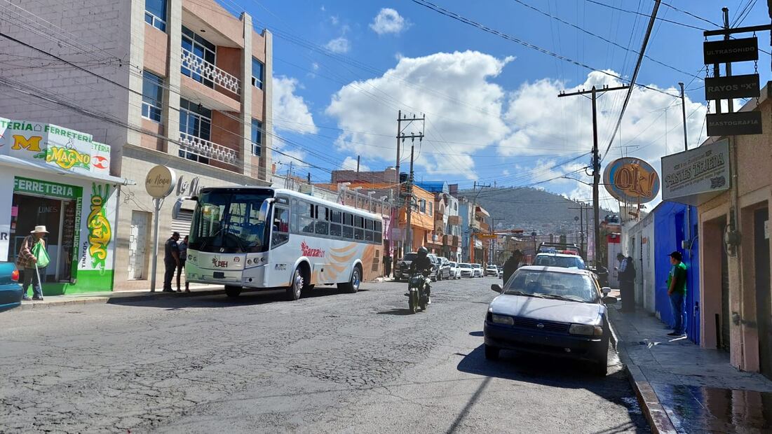 El transporte fue tomado por   estudiantes del Instituto de Artes (IDA) que este día se manifestaran en la sede de universitaria de Abasolo Foto: Lorena Rosas El Universal
