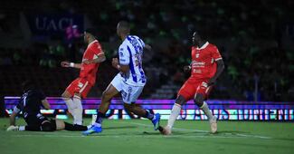 Con diez hombres y garra hasta el final, Pachuca doblega a Bravos de Juárez