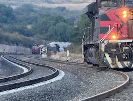 Descarrilamiento de locomotora en tepetitlán provoca incendio