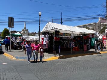 Comerciantes seguirán en plaza Constitución ante falta de terreno para reubicación