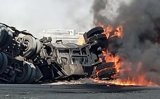 Tren arrolla pipa con combustible en la Tula–Tlahuelilpan; se registra fuerte incendio