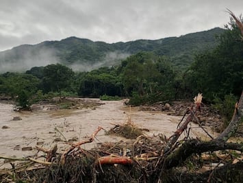 Cierres y emergencias en la carretera México-Tampico por lluvias intensas