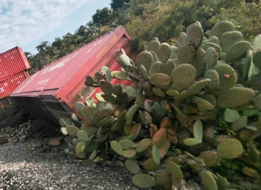 Descarrilamiento de ferrocarril en Nopala-Huichapan causa caos vial y movilización de emergencia | Foto: Especial