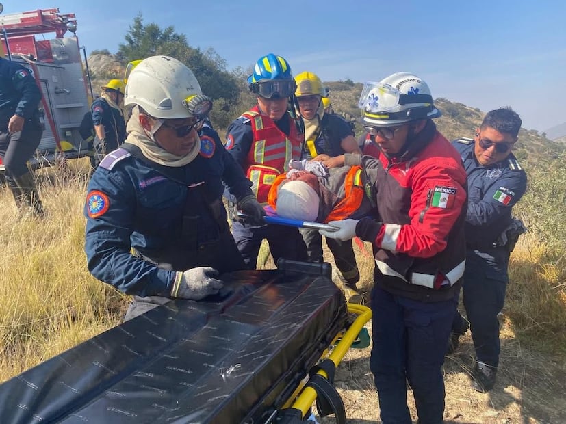 Camión de carga se sale del camino en corredor turístico de la Montaña | Foto: especial