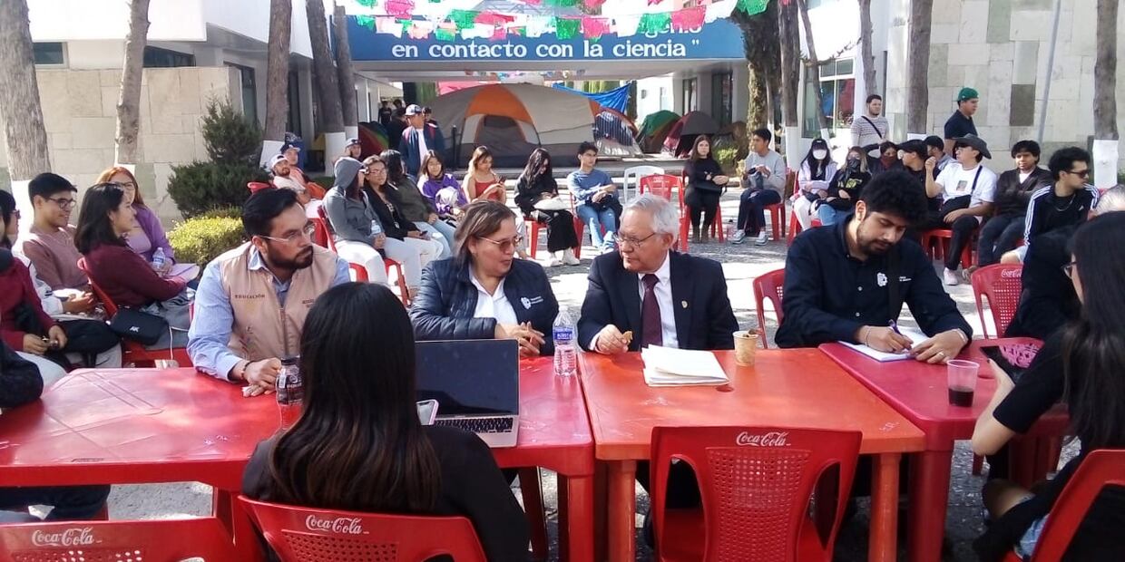 n un máximo de tres semanas, esperan se regrese a clases | Foto: Arturo Torres