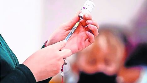 Comienza jornada de vacunación contra influenza y covid-19; solo hay Abdala