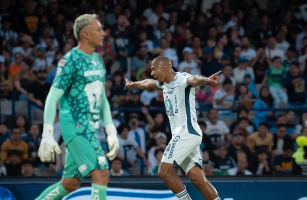 Con el pie derecho; Tuzos golean a los Pumas en CU