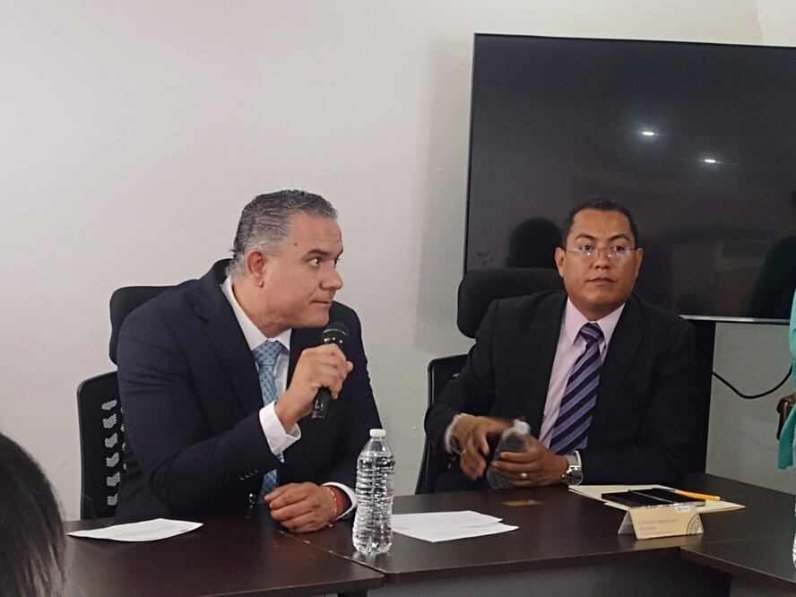 De izquierda a derecha: Mario Guzmán BAdillo, alcalde de Tula; Jhordan Cervantes, todavía secretario municipal Foto: Joselyn Sánchez