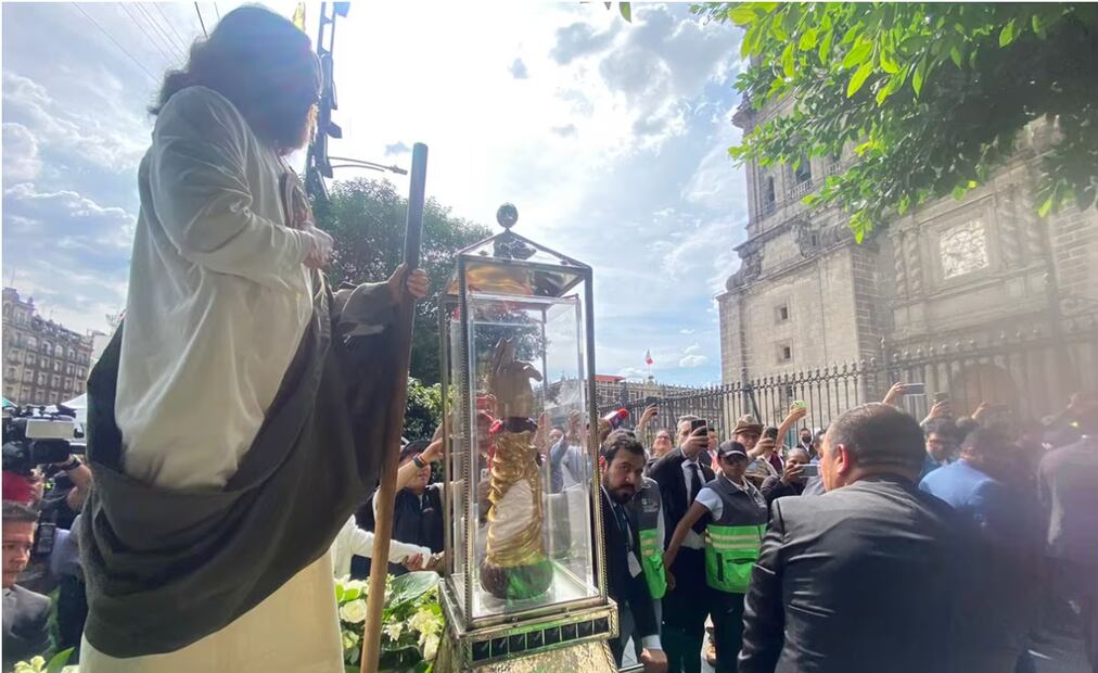 La capital del país, dispuso de 276 uniformados apoyados con 26 vehículos, 16 motocicletas, una ambulancia del Escuadrón de Rescate y Urgencias Médicas (ERUM) y el sobrevuelo de un helicóptero de los Cóndores para el trayecto de seguridad.