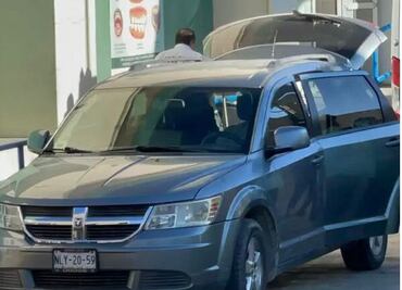 Abandonan cadáver en camioneta estacionada afuera de hospital