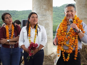 Recorre gobernador Julio Menchaca comunidades afectadas de la Huasteca hidalguense