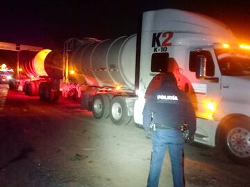 Recuperan tractocamión robado y aseguran hidrocarburo en operativo de Singuilucan
