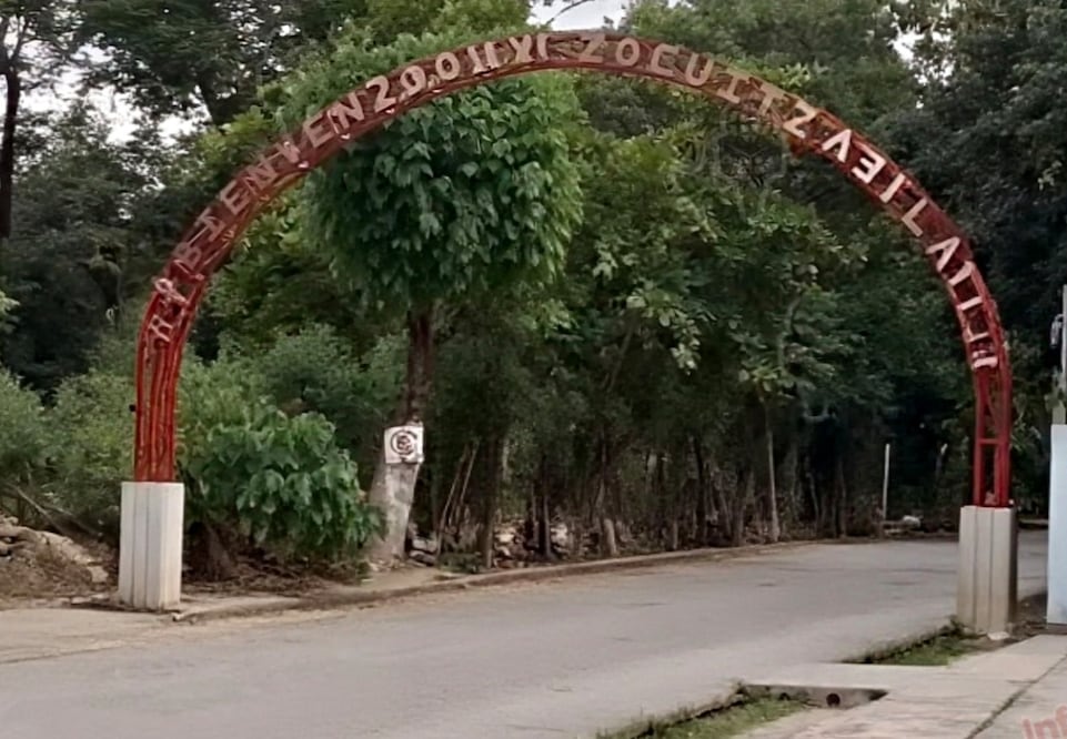 Habitantes, faeneros y la delegación del Barrio La Peña, Chililico, fijaron postura respecto a la construcción del arco de bienvenida del Barrio Zocuitzintla. I Foto: Especial