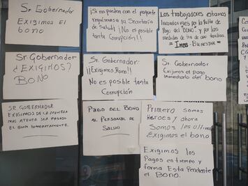 Trabajadores del IMSS Bienestar en Huejutla laboran bajo protesta por falta de pagos